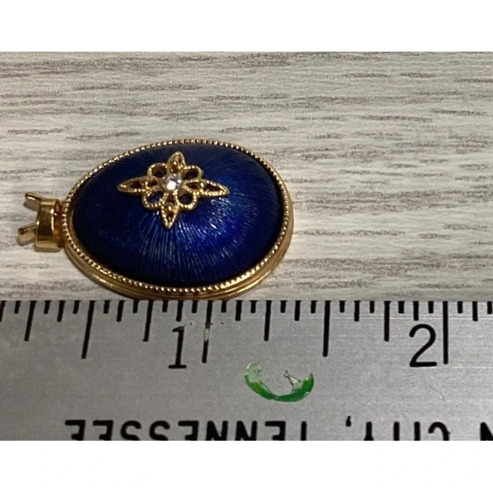 Goldtone Pendant w/ Faux Diamond Royal Blue Background Textured‎ Vintage